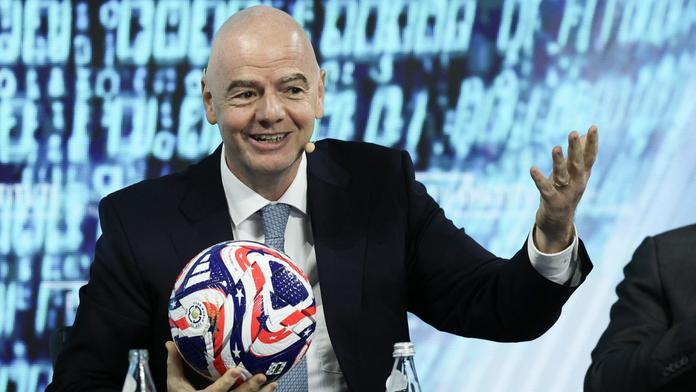 FIFA vyhodila komentátora! Po urážkách na adresu Infantina přišel tvrdý trest