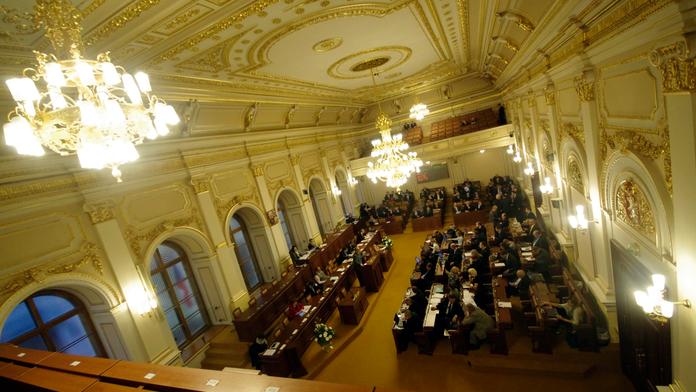 SKarty skončí! Poslanci podpořili jejich zrušení, proti byla jen TOP 09
