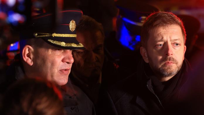 Krvácela z krku, 40 minut ji nechali ležet na zemi. Rakušan slíbil prověření