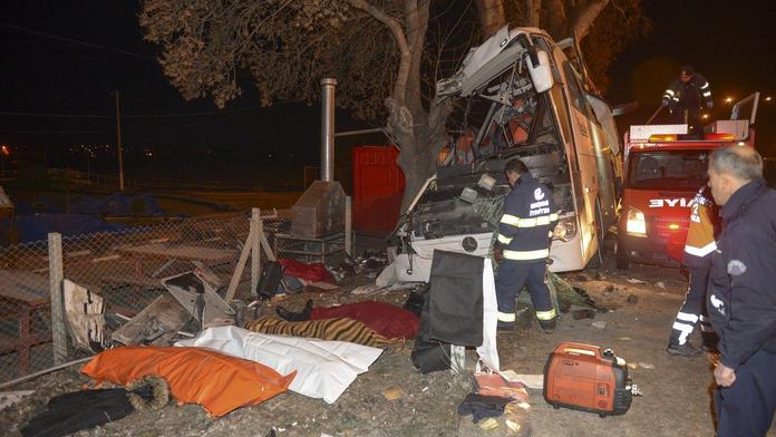 Děsivá nehoda autobusu v Turecku: 11 mrtvých, 46 zraněných