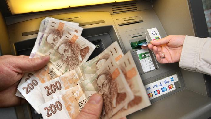 Lidé víc vydělali, ale měli na méně věcí. Ceny nutí šetřit i na zdraví