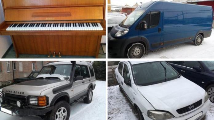 DRAŽBY: Auta za babku! Koupíte i kola, piano, lyže či trofejní paroží