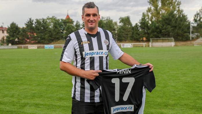 Martin Fenin a jeho žena byli terčem tvrdého útoku fanoušků Barcelony