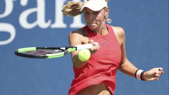 Vítězka Wimbledonu skončila kariéru ve 20 letech. Teď dráždí lechtivými snímky