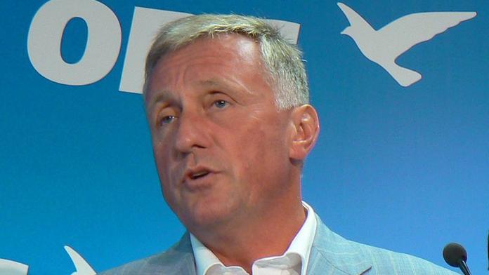 Topolánek: "Nová" Fischerova vláda musí řešit ČSA a Temelín