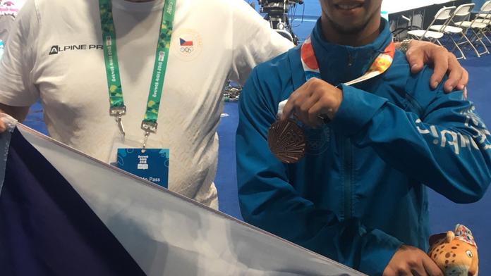 Zeman urážel Romy, že jsou flákači. Teď jeden veze medaili z olympiády