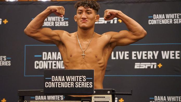 17letý mladík ohromil svět MMA. V UFC dostal smlouvu jako nejmladší v historii
