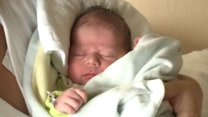 Žena v Brně rodila na ulici, vnuka zachránila babička!
