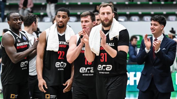 Basketbalisté Nymburka slaví postup v Lize mistrů