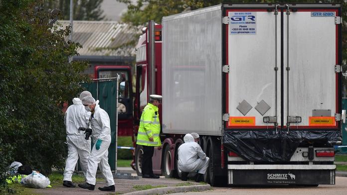 V kamionu se udusilo 39 migrantů. Pašeráci dostali přísné tresty