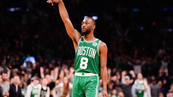 Drsná srážka se spoluhráčem, Kemba Walker skončil na nosítkách