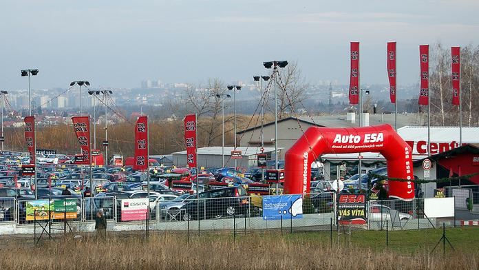PRODEJE na úvěr STOUPLY v Auto ESA meziročně o 21 PROCENT