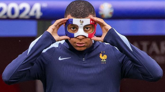 Mbappé má smůlu. Masku v barvách Francie nosit při zápase nemůže