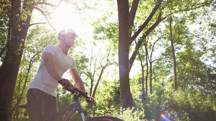Cyklista měl ukazovat dětem přirození. Jejich rodiče vše viděli
