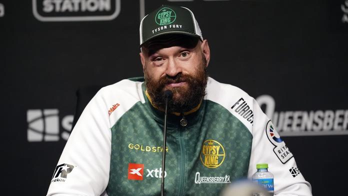 Usyk dostal vánoční dárek od sudích, stěžoval si Fury. Cítil výhru o tři kola