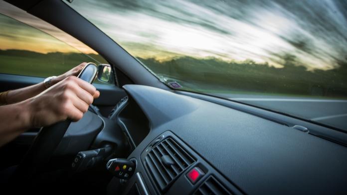 Čech letěl po rakouské dálnici 218 km/h. Chytili ho kousek od hranic