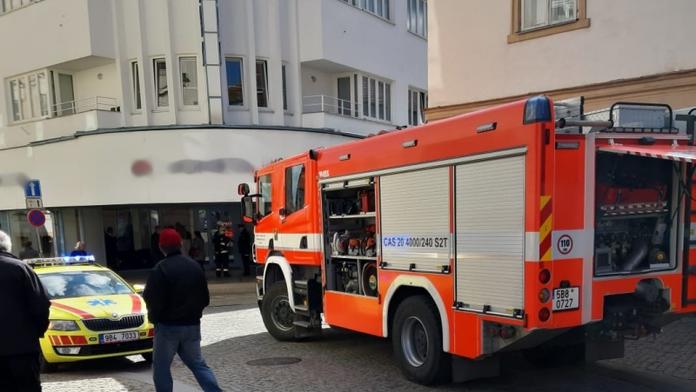 Ve znojemské bance unikla toxická látka! Několik lidí se nadýchalo