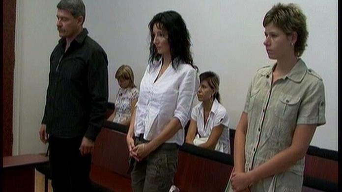 Kvůli zapomenuté roušce v pacientce padaly tresty