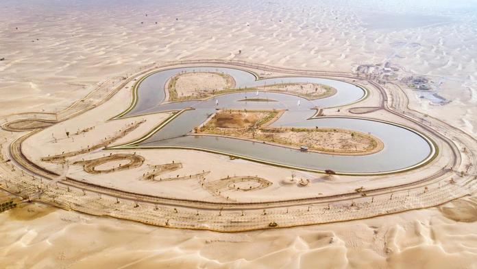 Romantická oáza. Dubaj láká na jezero lásky ve tvaru srdce
