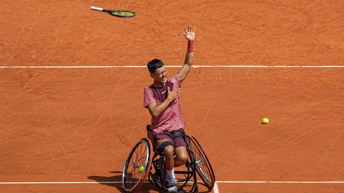 Mladý vozíčkář přepsal na French Open historii. V tabulkách přeskočil i Nadala