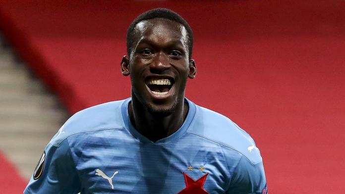Další zájemce ve frontě na Simu nepřekvapí! Chce jej i West Ham