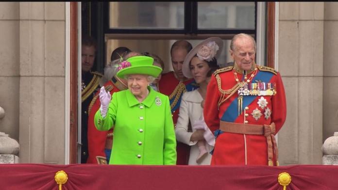 Británie se bojí o královnu. Alžběta kvůli nemoci zrušila bohoslužbu