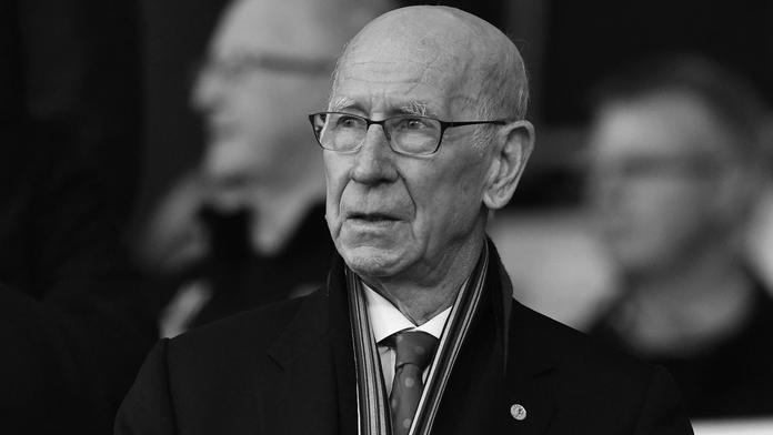 Legendární fotbalista Charlton zemřel kvůli pádu, potvrdila pitva