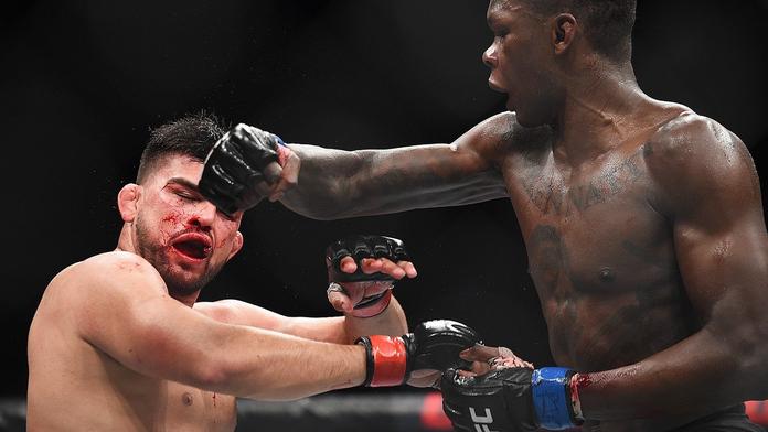 Rok 2019 v kleci. UFC zápasníci předvedli divákům pořádnou řežbu