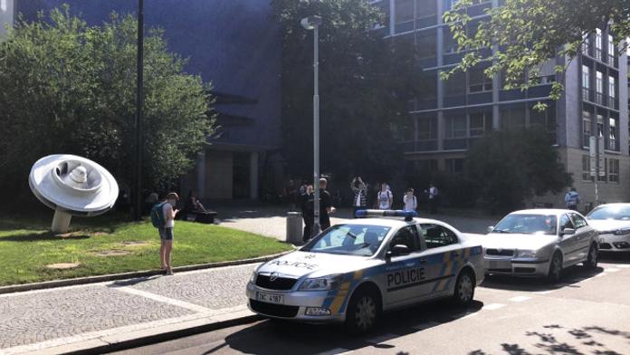 Evakuace škol: Tisíce studentů musely pryč, někdo nahlásil bomby
