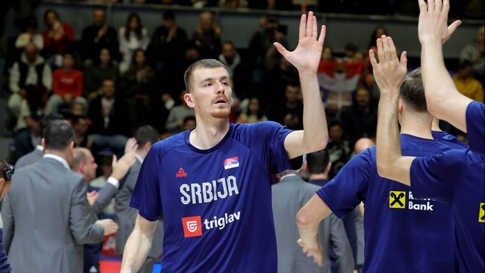 Hrozná zpráva z MS v basketbalu. Srb po podlém zákroku přišel o ledvinu