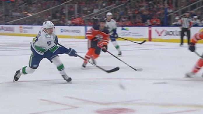 Jašek si říká o NHL! Dostal šanci ve Vancouveru a hned skóroval!