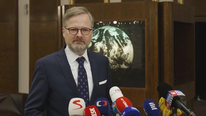 Vládě důvěřuje třetina Čechů. S politickou situací je spokojená jen pětina
