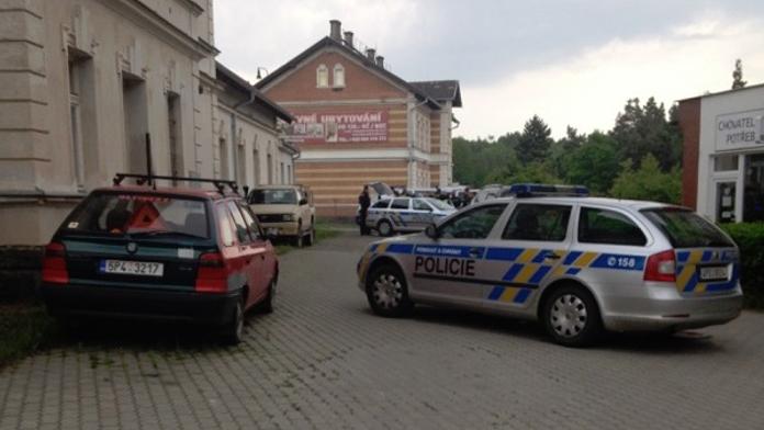 Horor v knihovně v detailech: Všude byla krev, říká reportérka