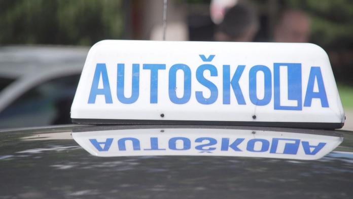 V autoškolách přibudou další nové otázky. Jak byste u zkoušky uspěli? KVÍZ