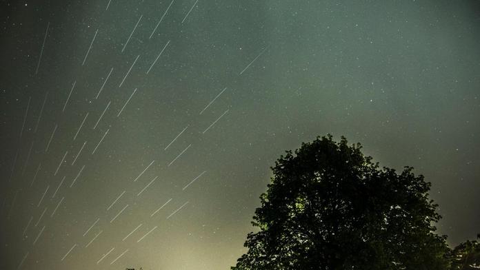 Satelity Starlink na obloze