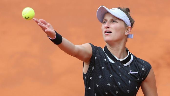 Vondroušová návrat na kurty odkládá. Musí vyléčit levou ruku
