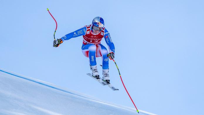 Prokletý Kitzbühel. Děsivé pády, pro dva sjezdaře letěl vrtulník