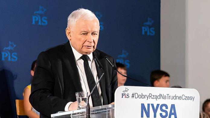 Ženy příliš pijí a málo rodí. Na polského expremiéra se snesla vlna kritiky