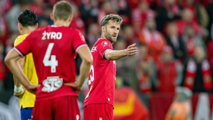 Emotivní loučení českého fotbalisty: Speciální dres, slzy a pivo pro fanoušky