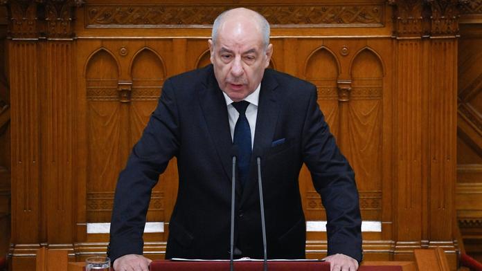 Maďarský prezident podepsal svůj konec. Mluví o útoku na demokracii