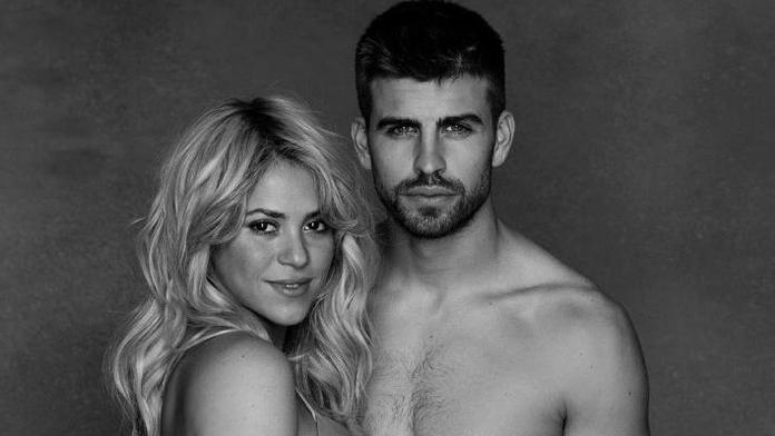 Těhotná Shakira a fotbalista Piqué odhalili svá hvězdná těla