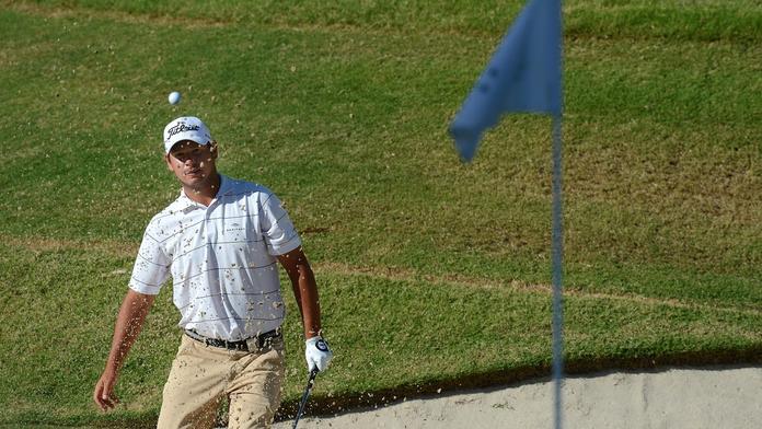 Vetřelec na greenu. Neuvěříte, kdo narušil golfistovi trénink!