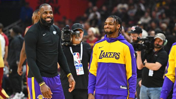 Kruh se uzavřel. Bronny má první body v NBA, zvládl to doma v Clevelandu