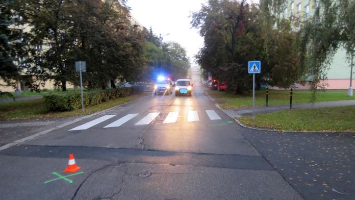 Tragická nehoda na jihu Čech. Auto srazilo chodce, v nemocnici zemřel