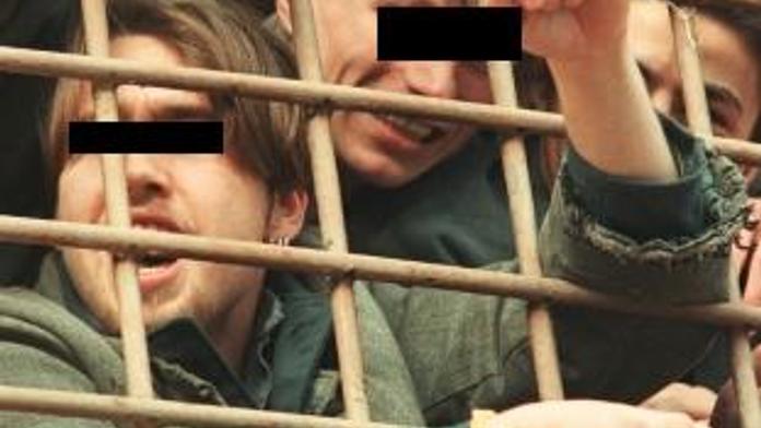 Razie ve Valdicích: Desítky policistů prohledávaly věznici