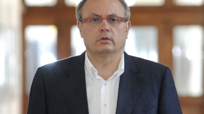 Do boje o Hrad jde i Vladimír Dlouhý, dali byste mu hlas?
