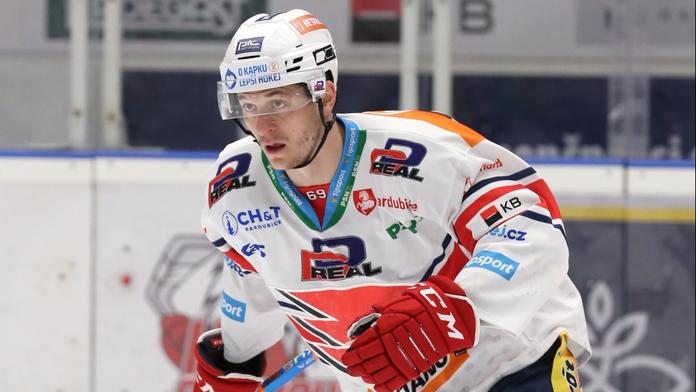 Rušné období pro mistra extraligy. Posílil rivala, navíc se mu narodila dcera