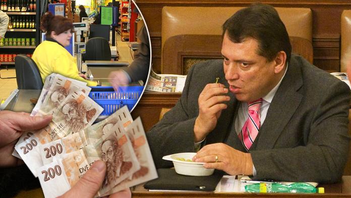 VELKÝ PŘEHLED: Kolik platíme z našich daní politikům a státu? To se budete divit!