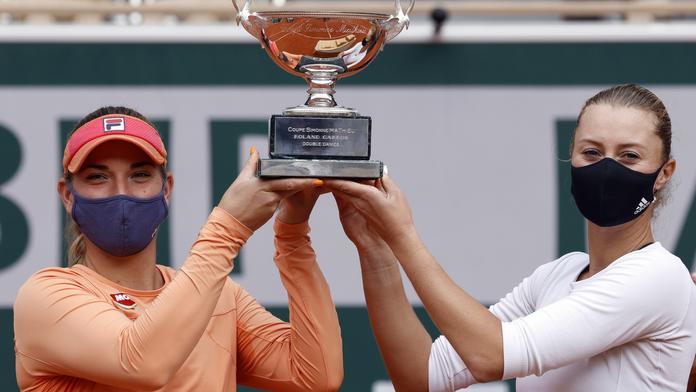 Mladenovičová s Babosovou obhájily titul na French Open