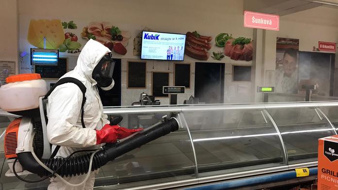 V Litomyšli zavřeli supermarket, sedm zaměstnanců má koronavirus